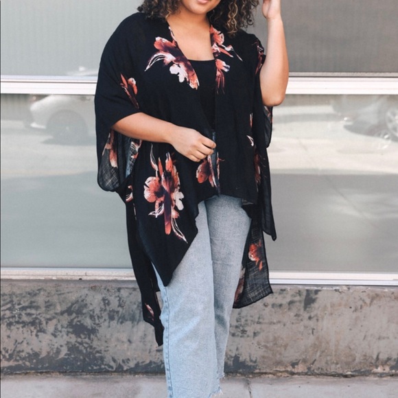 NWT Black Floral Kimono - Picture 2 of 4